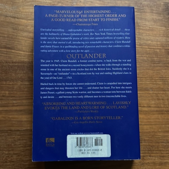 Outlander Diana Gabaldon First Book in Series Large Paperback 9 x 6 - Picture 2 of 4